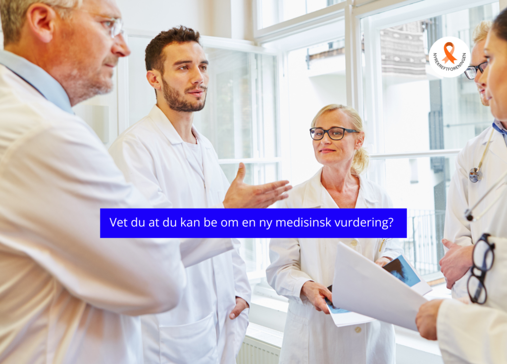illustrasjonsfoto: en gruppe leger som står og snakker sammen